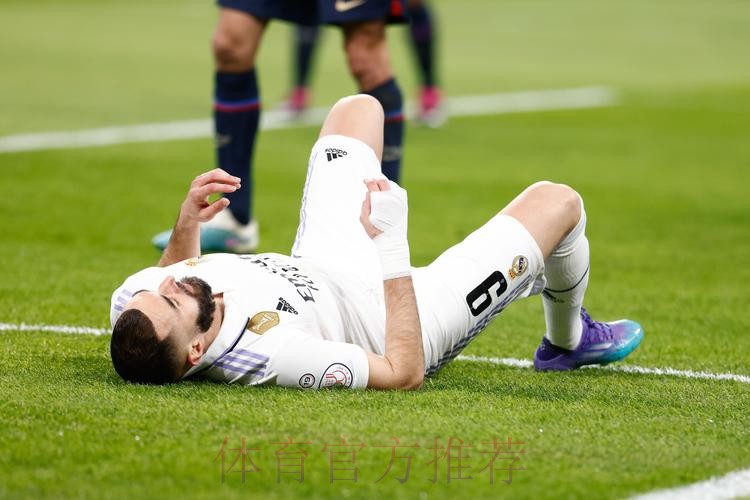 记者:皇家马德里不会冒险让本泽马出战大巴黎 记者:皇家马德里不会冒险让本泽马出战大巴黎