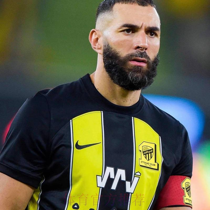 记者:皇家马德里不会冒险让本泽马出战大巴黎 记者:皇家马德里不会冒险让本泽马出战大巴黎